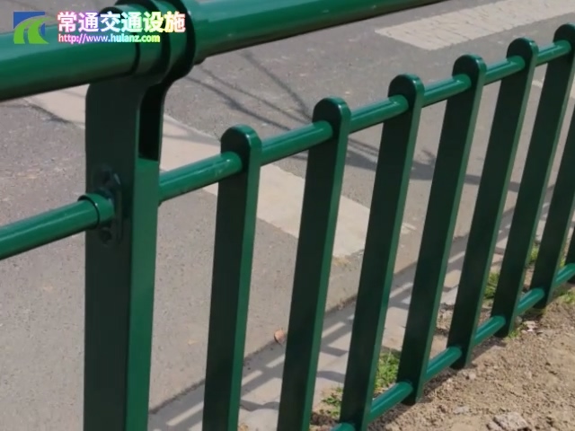 常州人行道鋅鋼護欄安裝現場(chǎng)